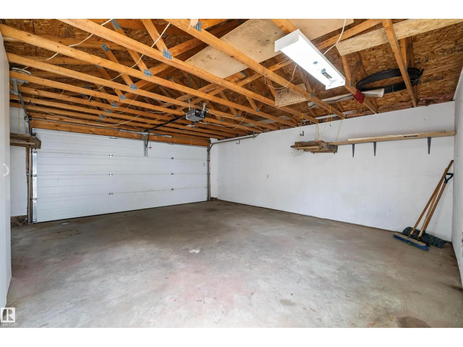 8020 115 AV NW