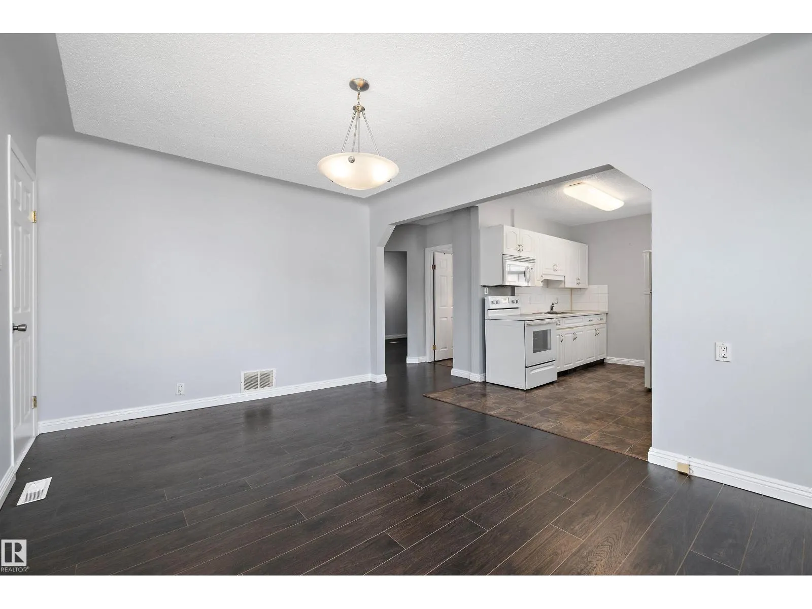 8020 115 AV NW