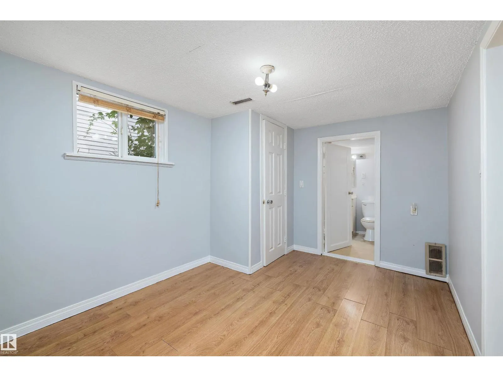 8020 115 AV NW