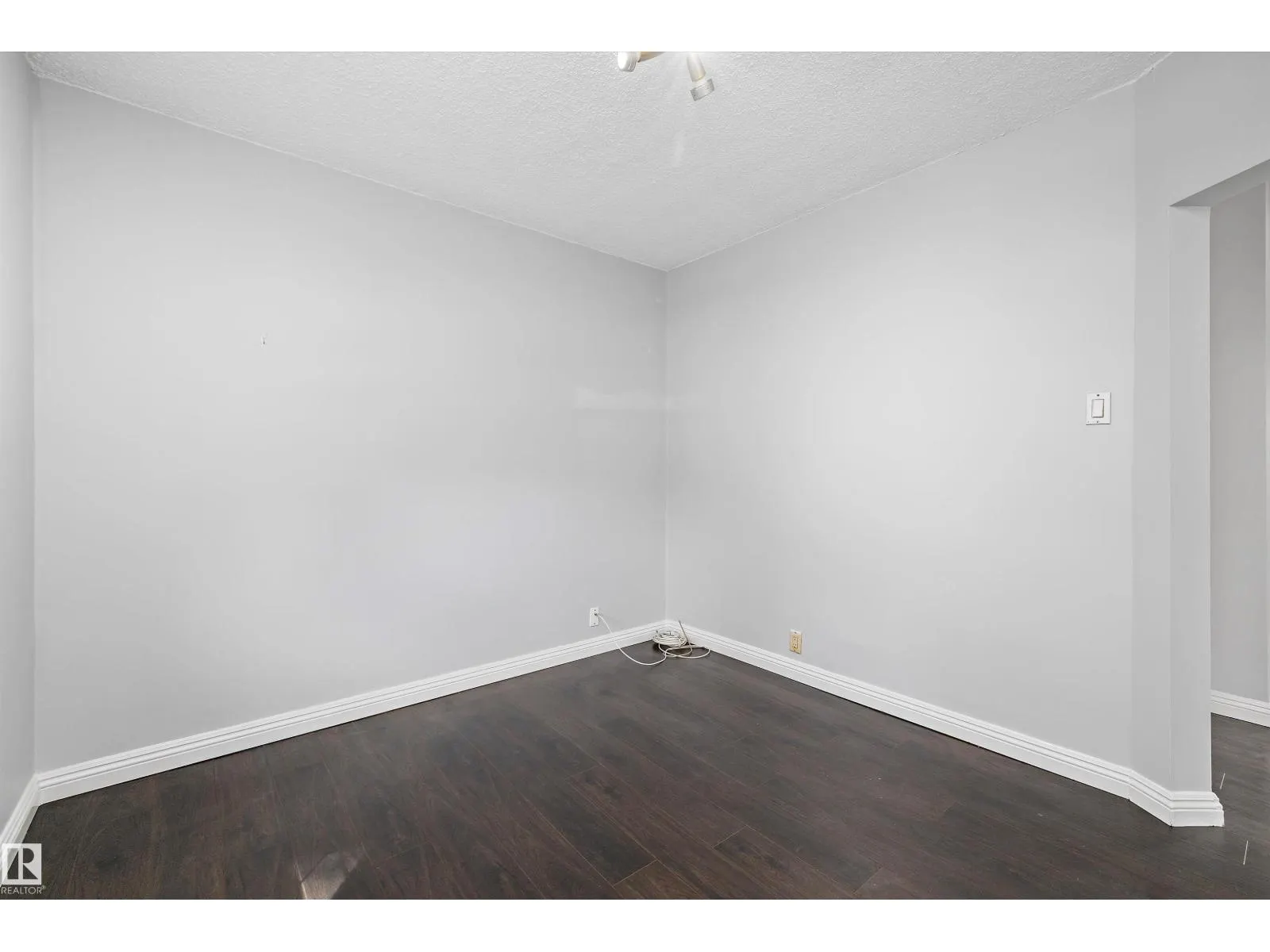 8020 115 AV NW