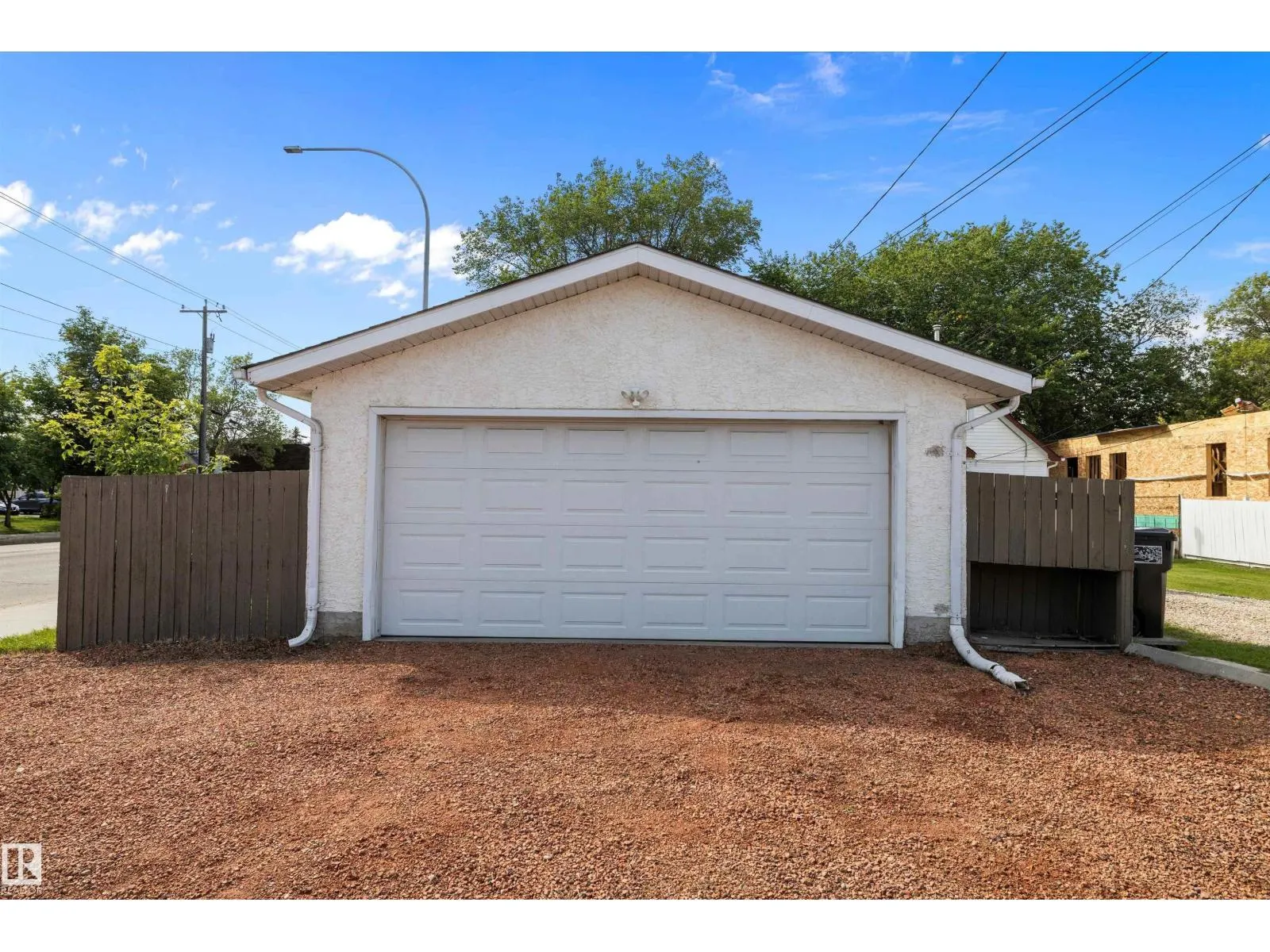 8020 115 AV NW