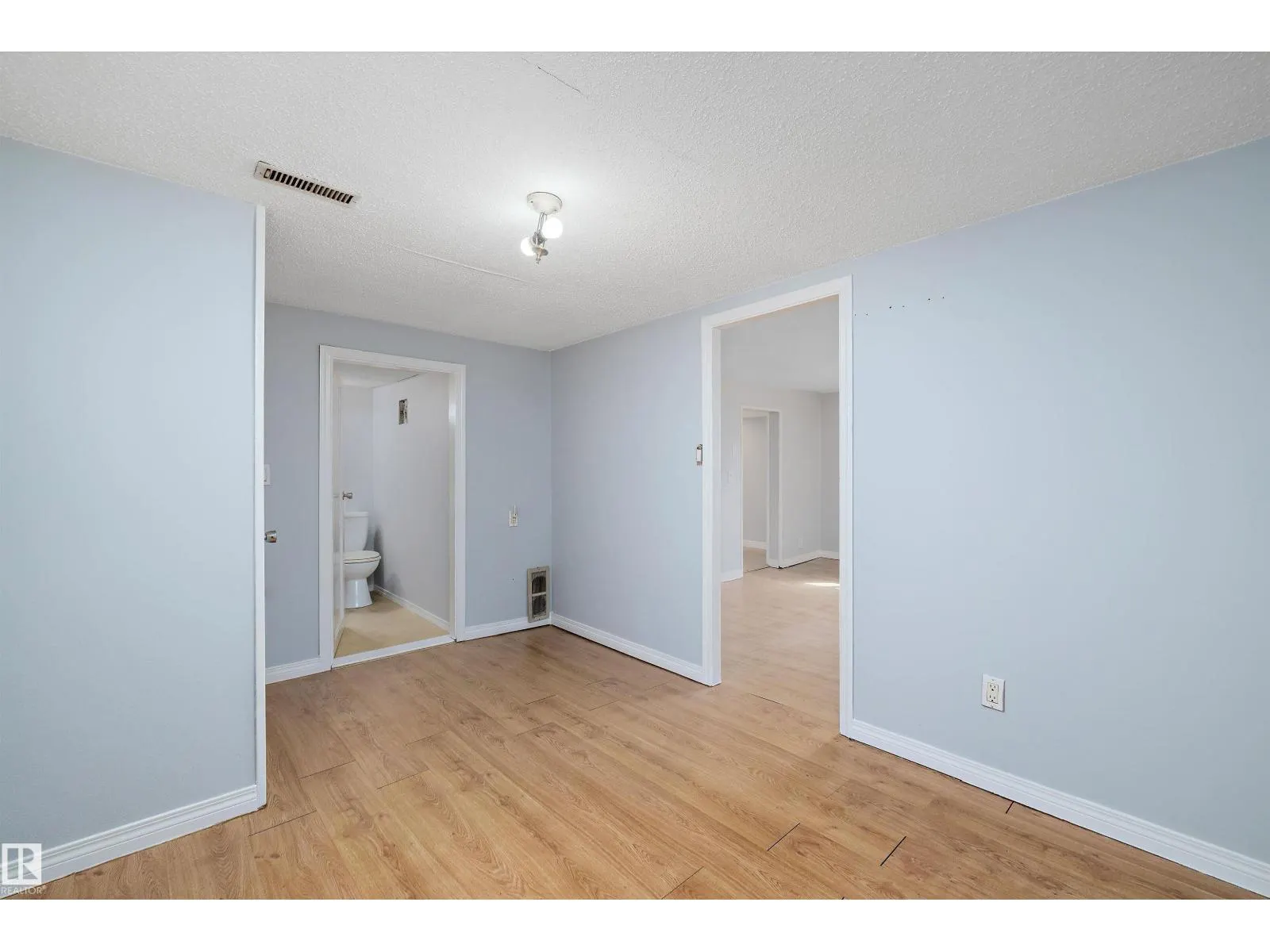 8020 115 AV NW