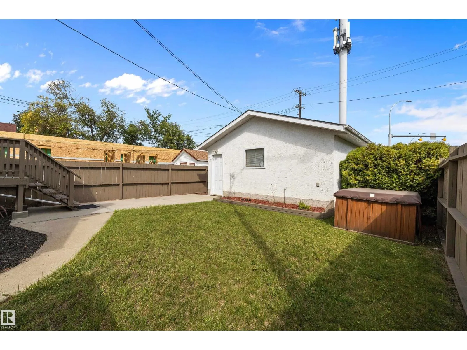 8020 115 AV NW