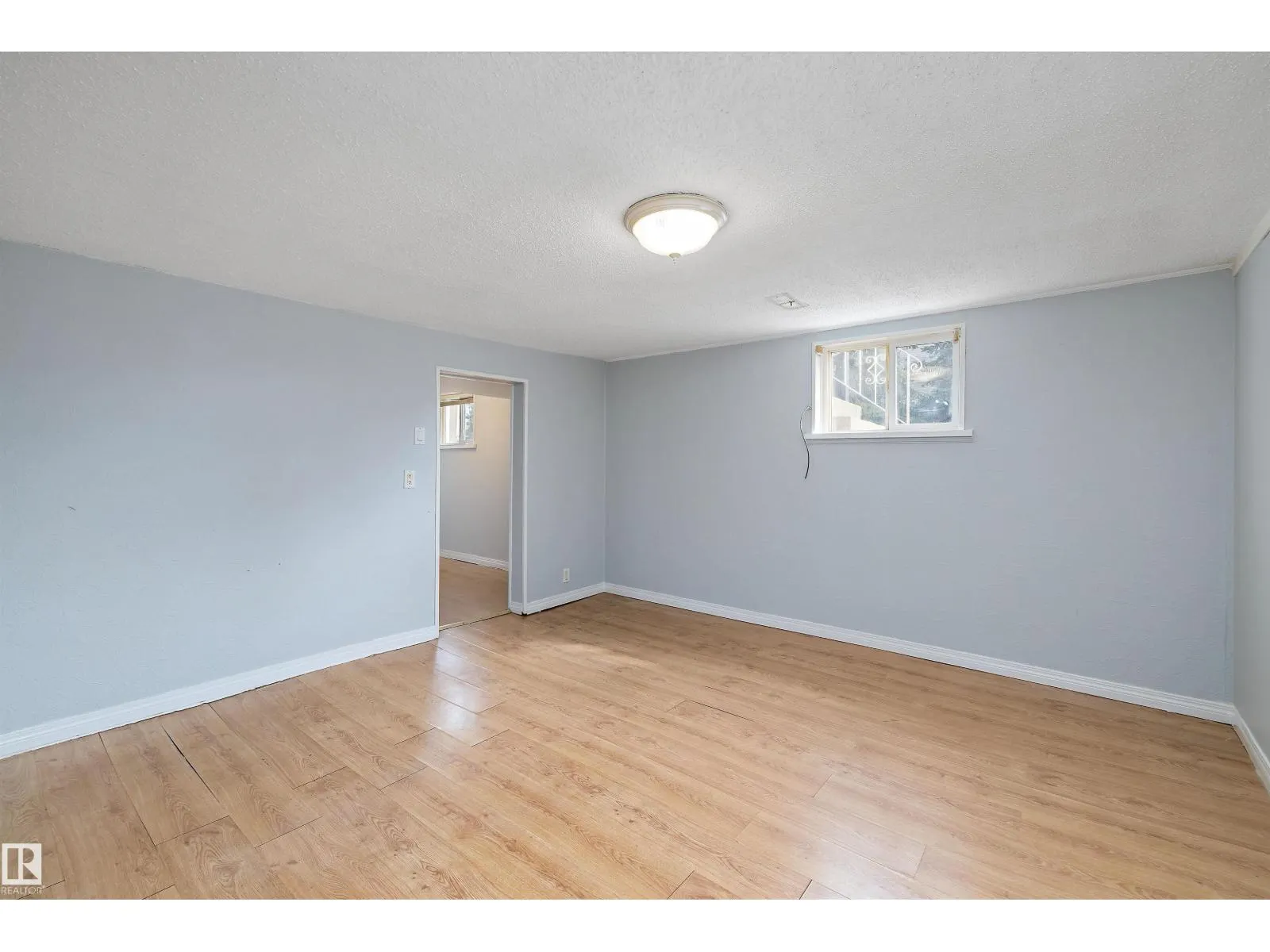 8020 115 AV NW