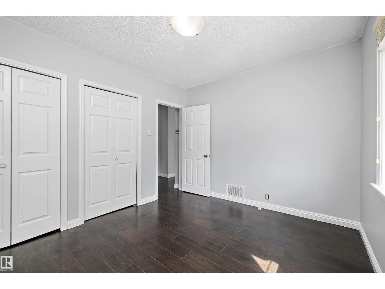8020 115 AV NW