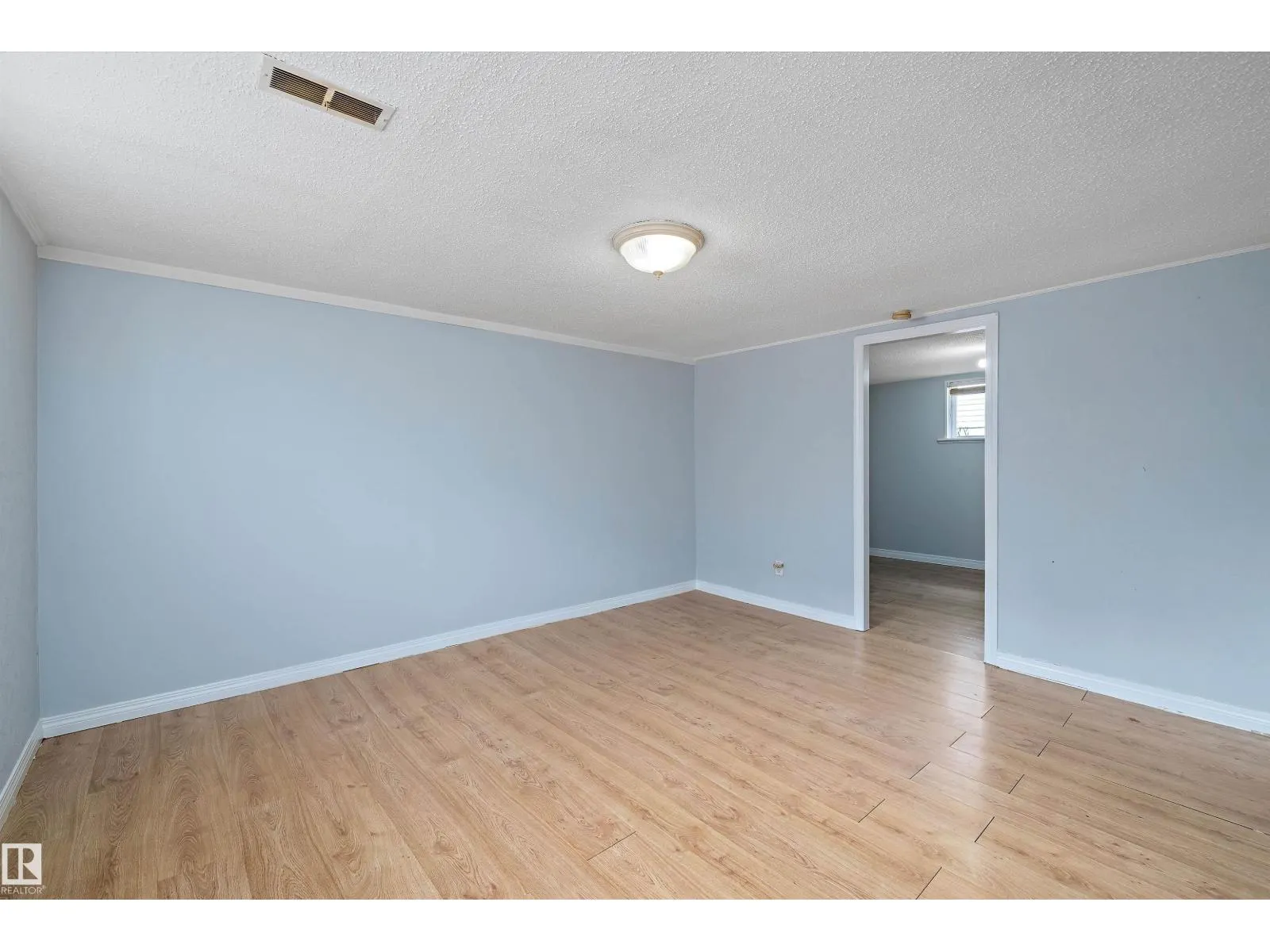 8020 115 AV NW