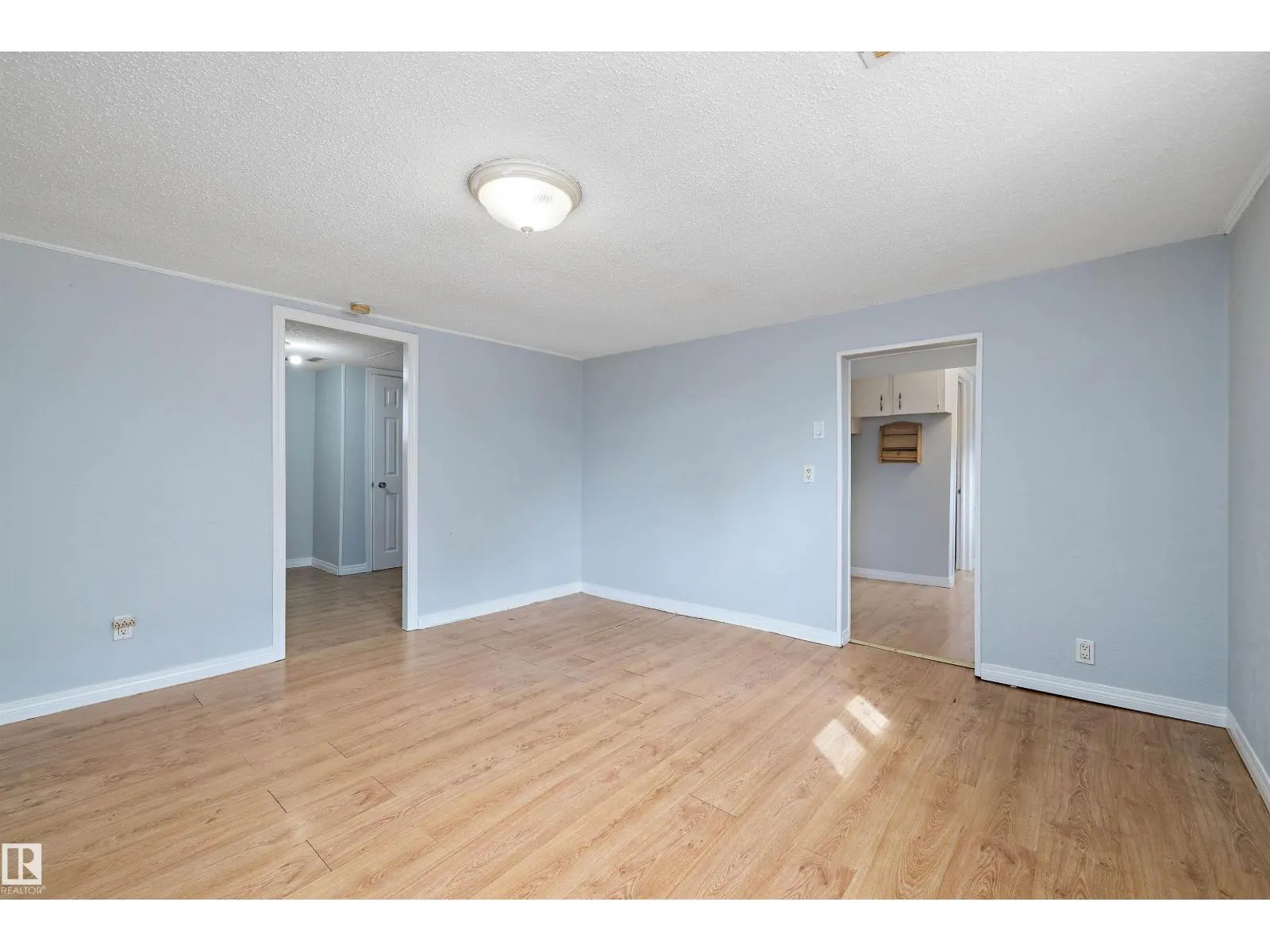 8020 115 AV NW
