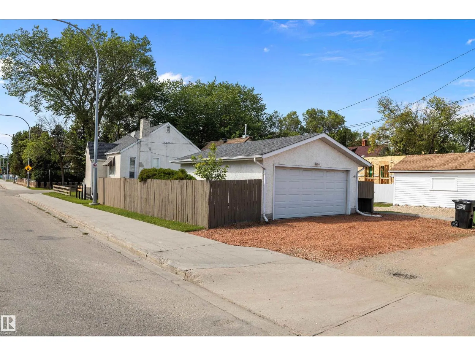 8020 115 AV NW