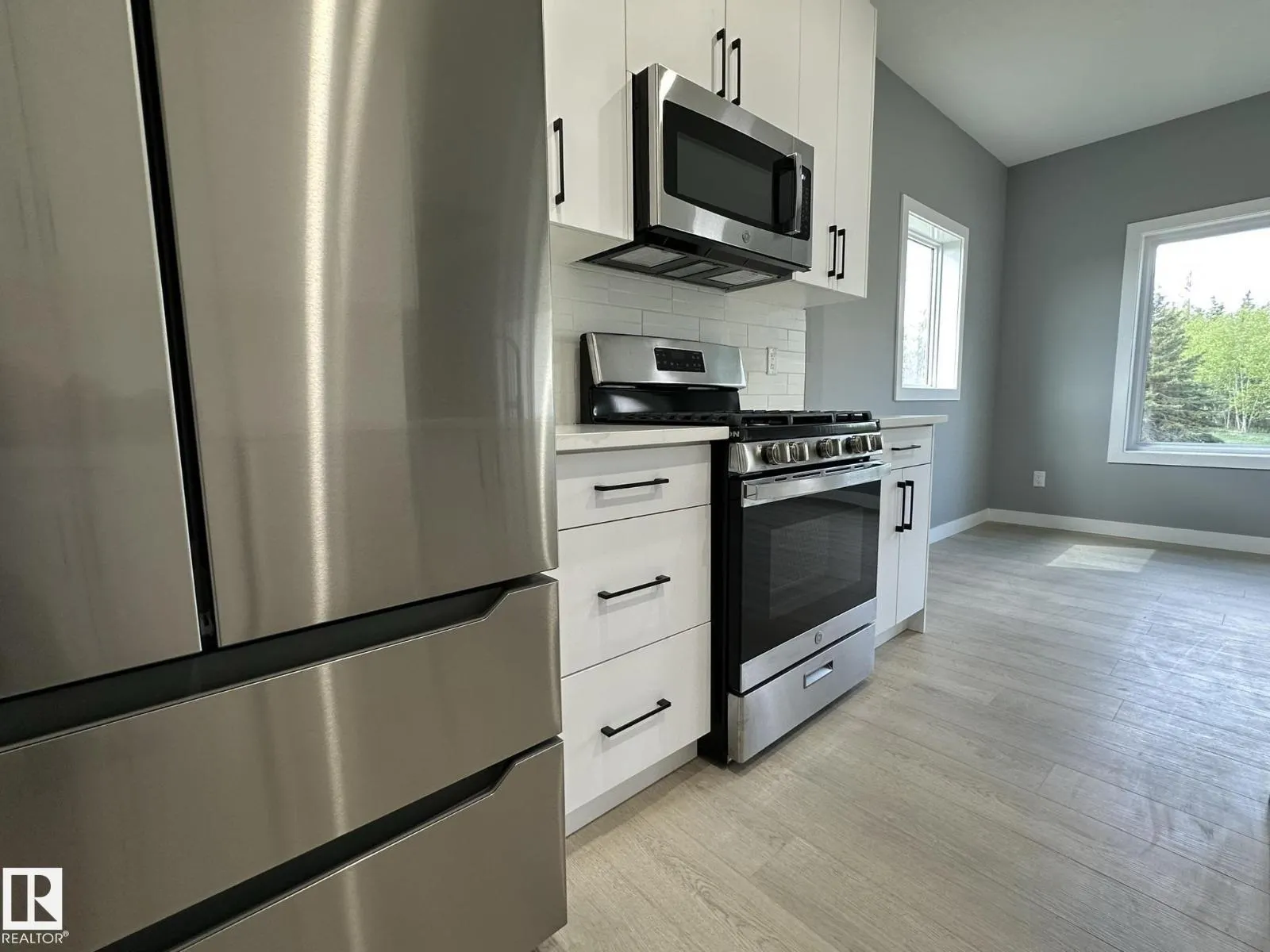 4504 56 AVE
