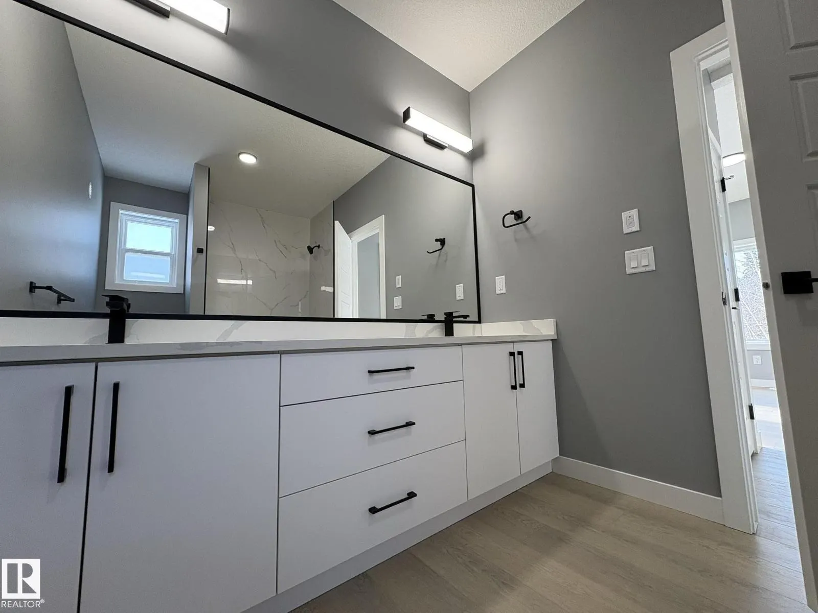 4504 56 AVE