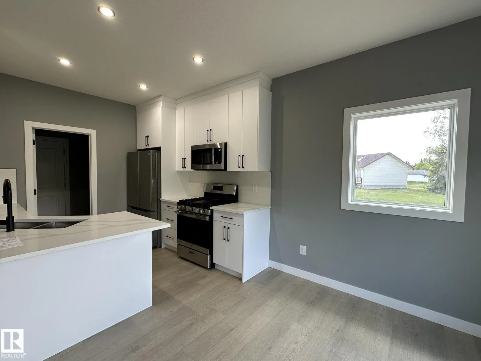 4504 56 AVE