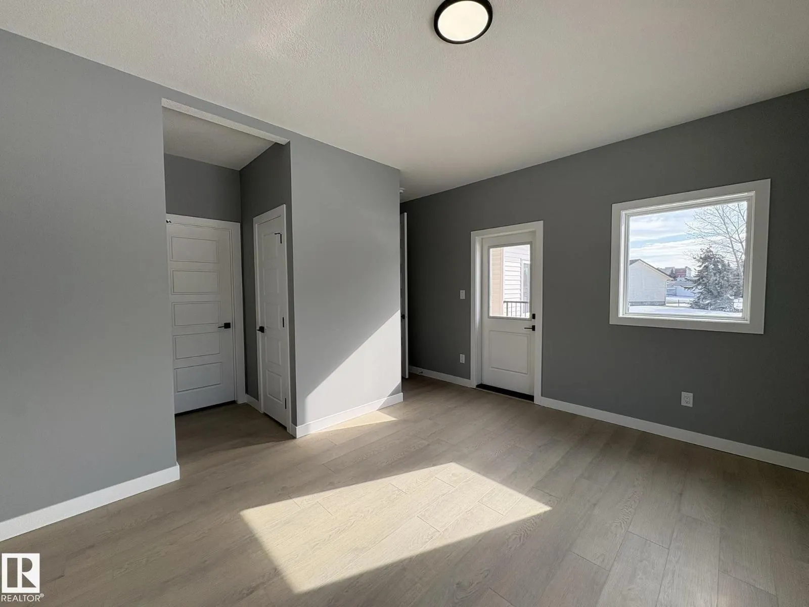 4504 56 AVE