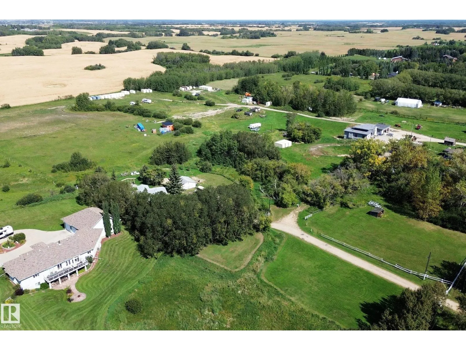3054 28 AV SW