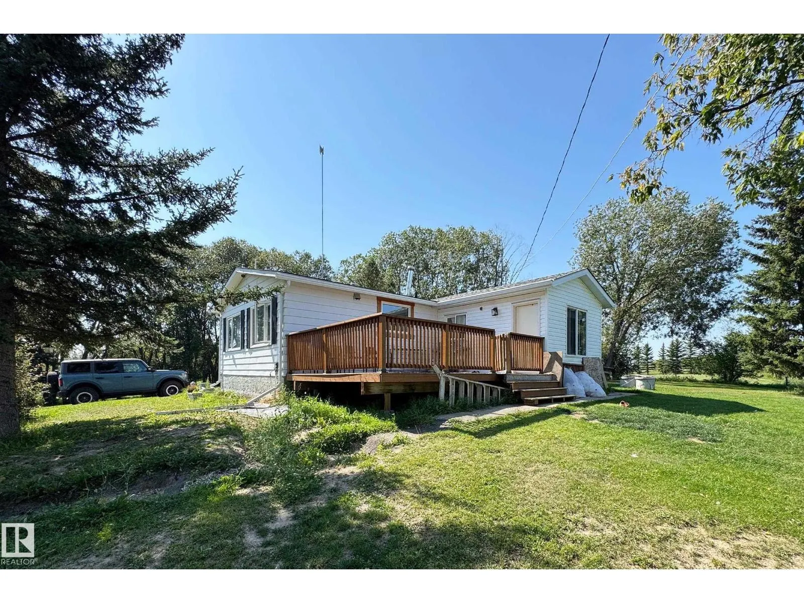 3054 28 AV SW