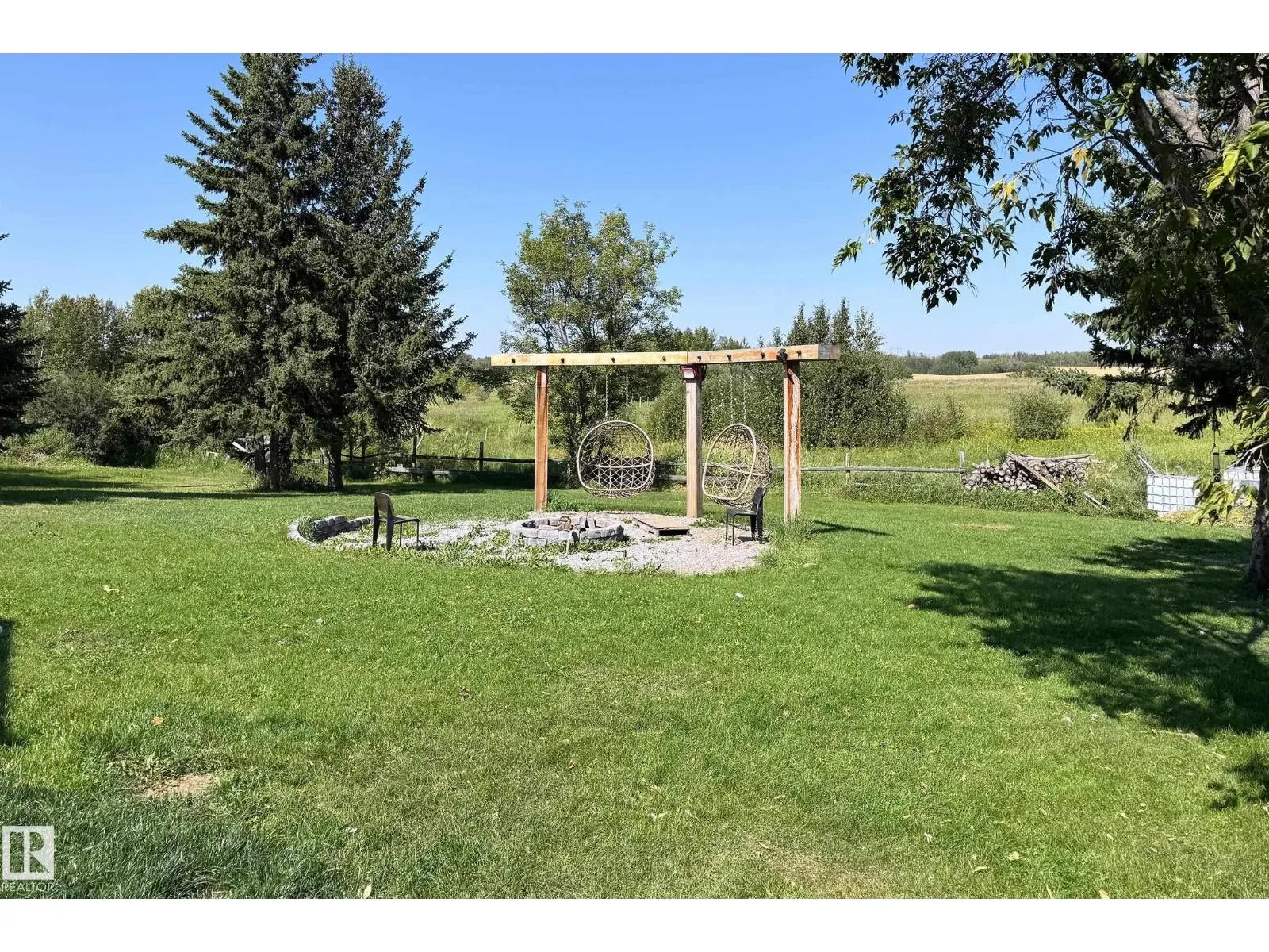 3054 28 AV SW