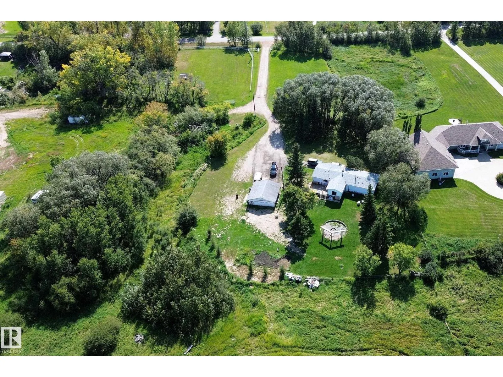 3054 28 AV SW