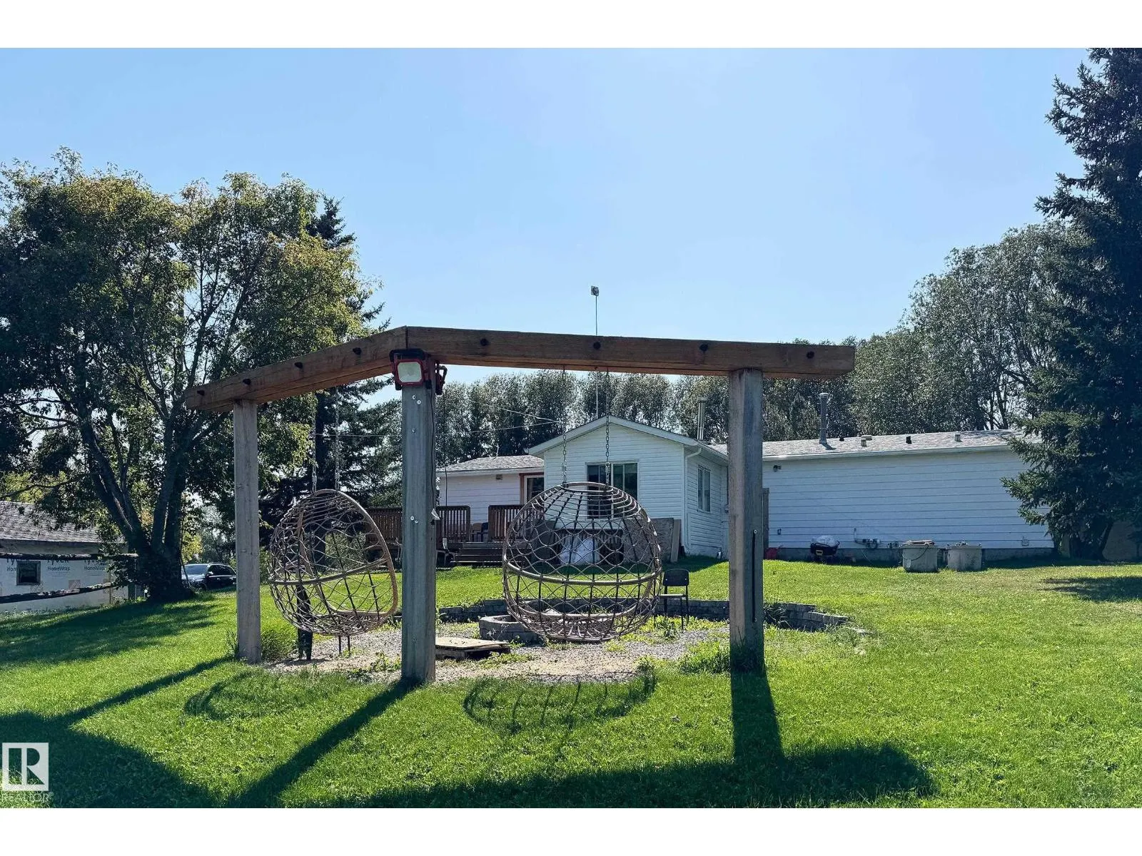 3054 28 AV SW