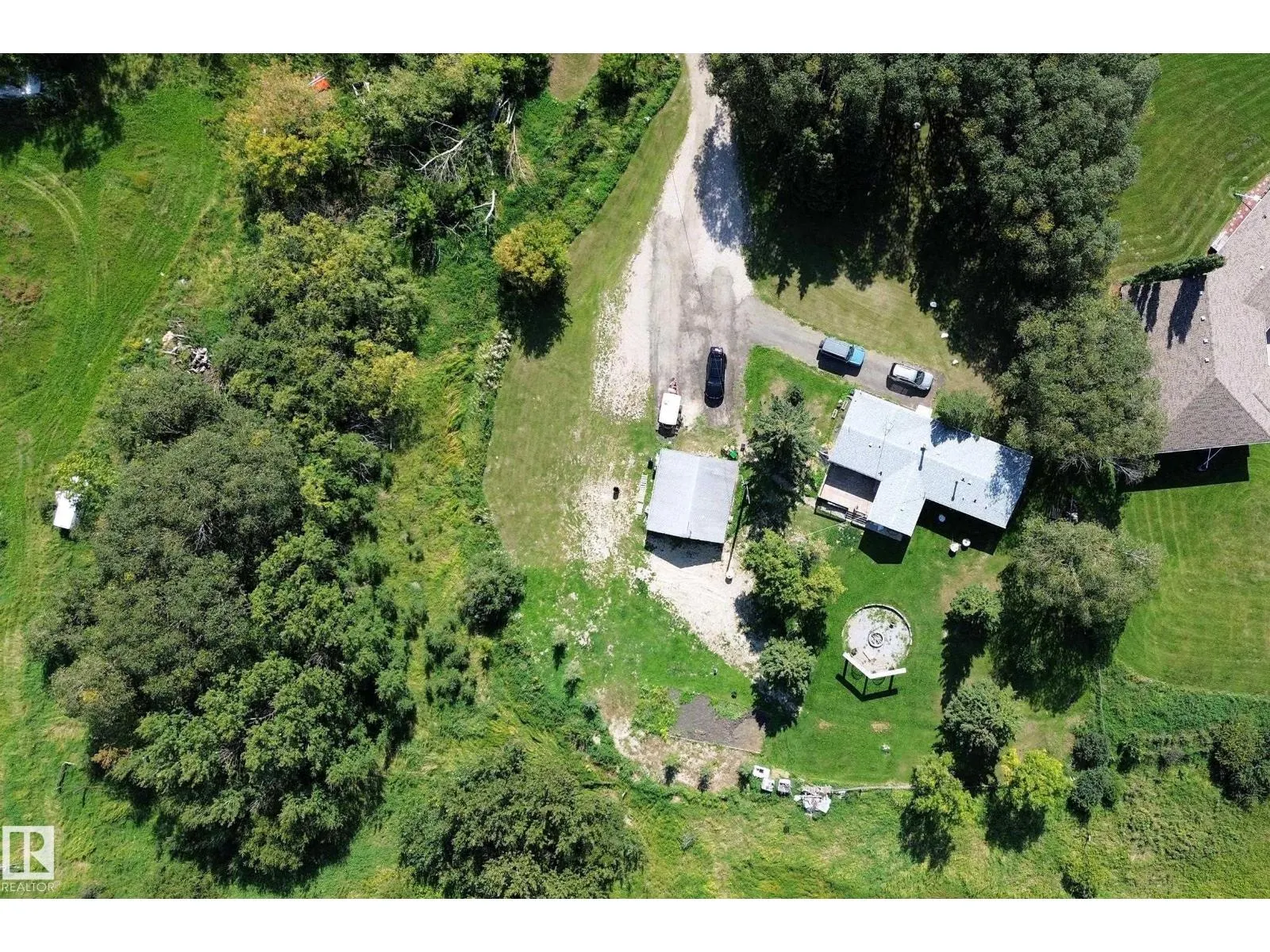3054 28 AV SW