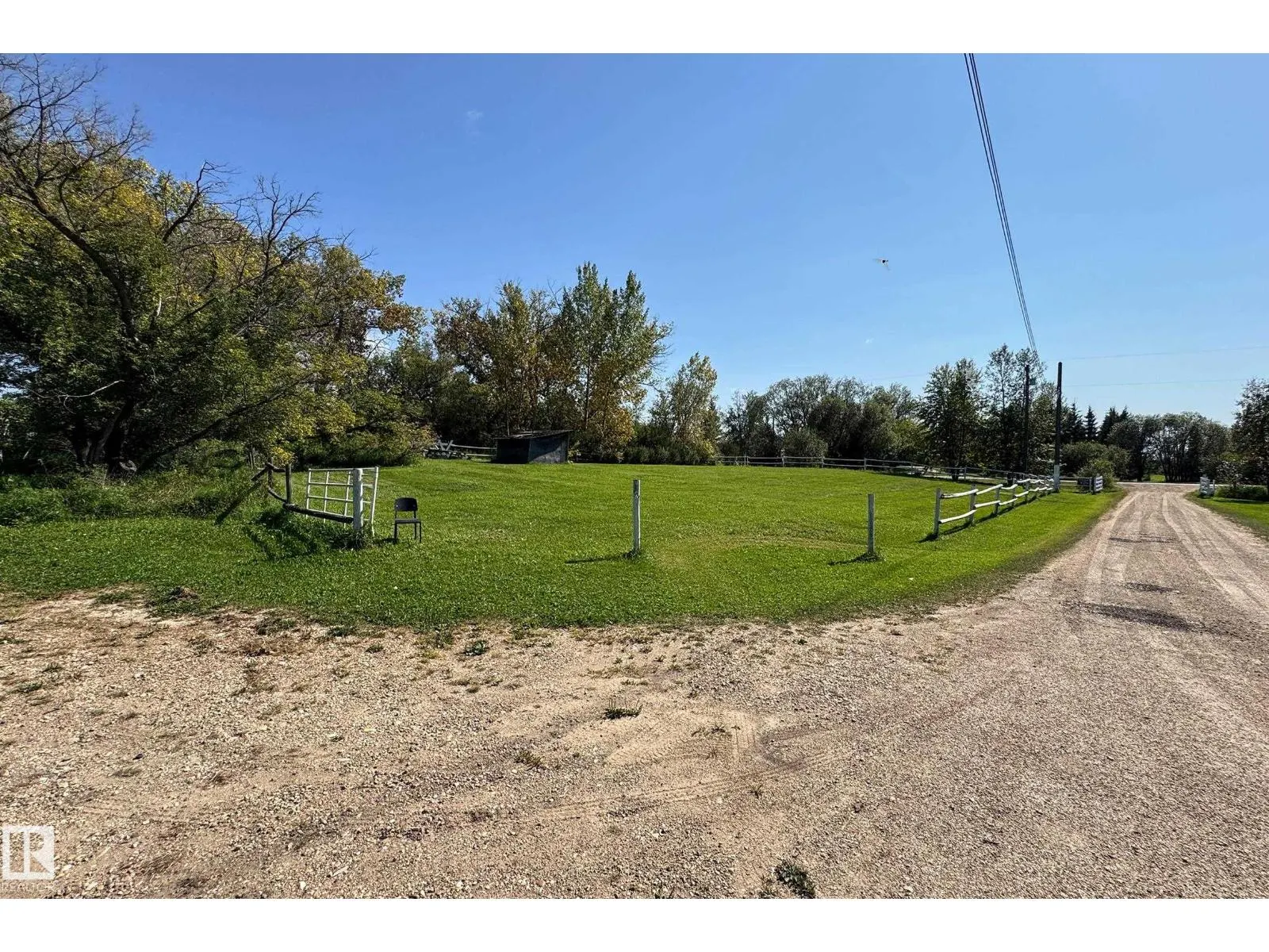 3054 28 AV SW