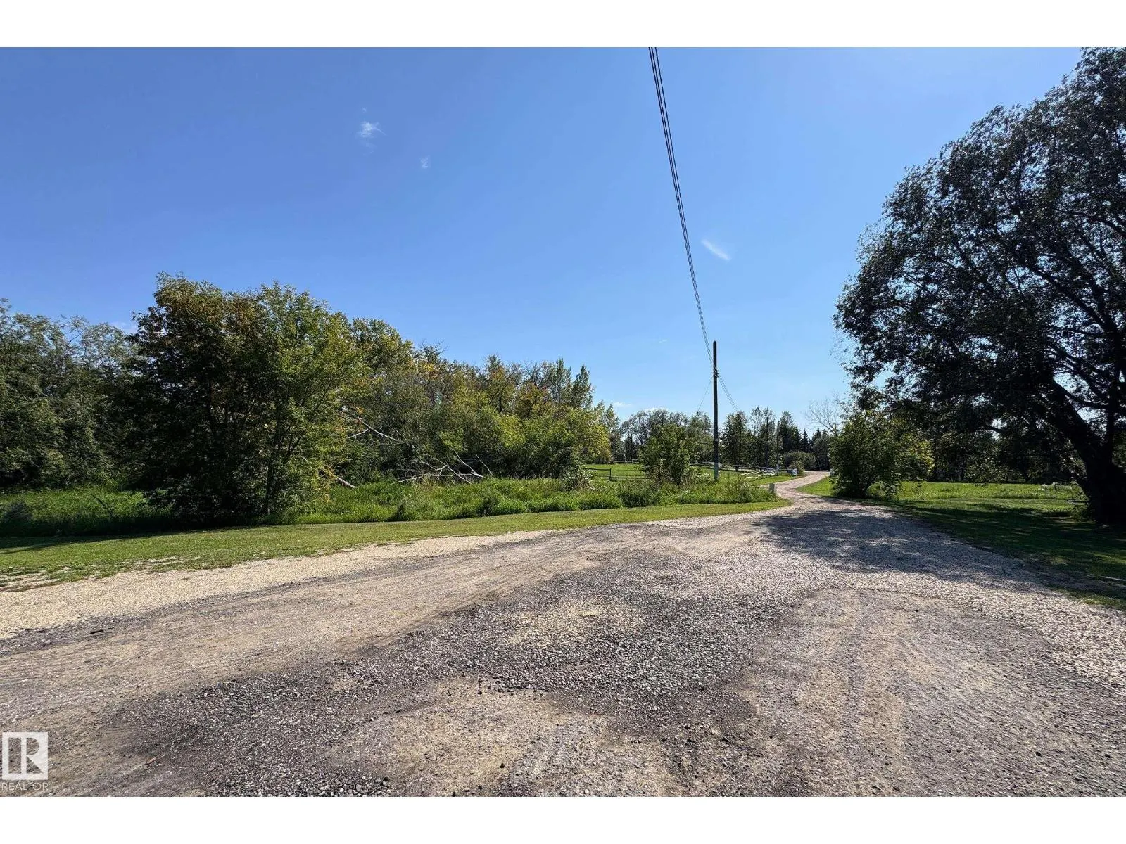 3054 28 AV SW