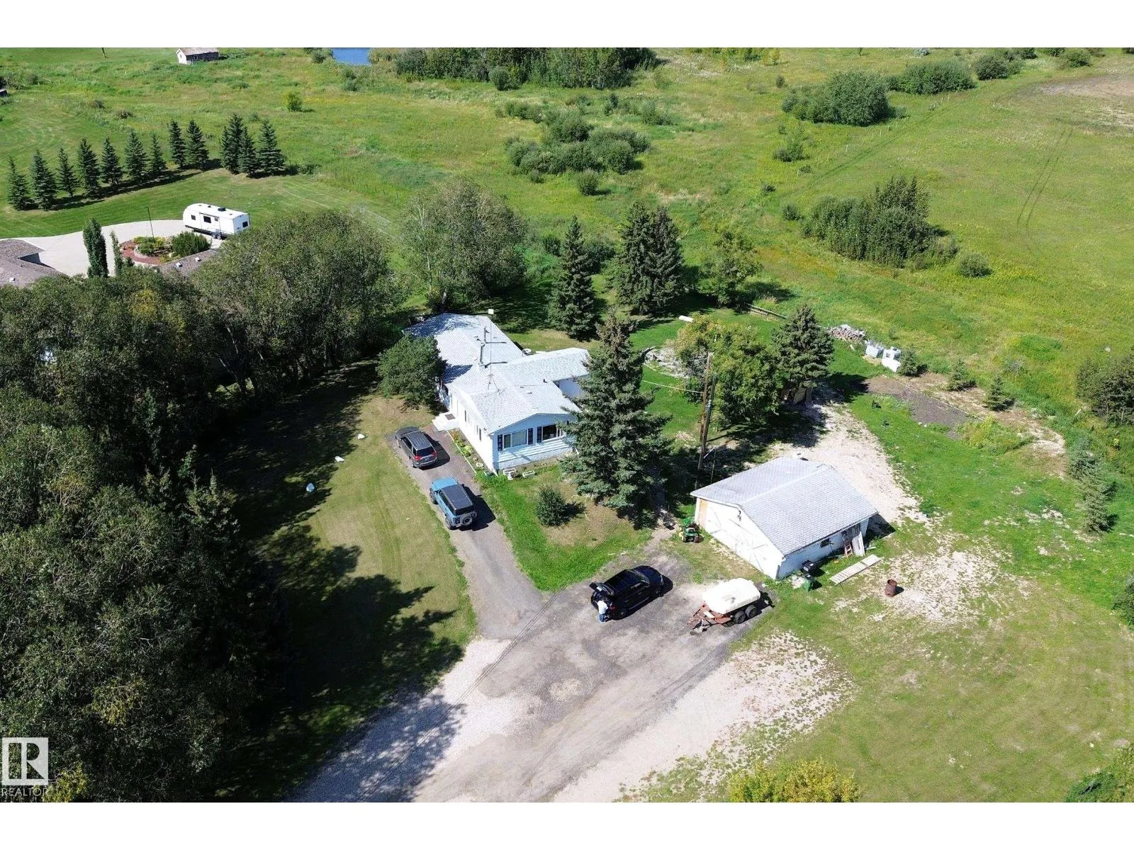 3054 28 AV SW