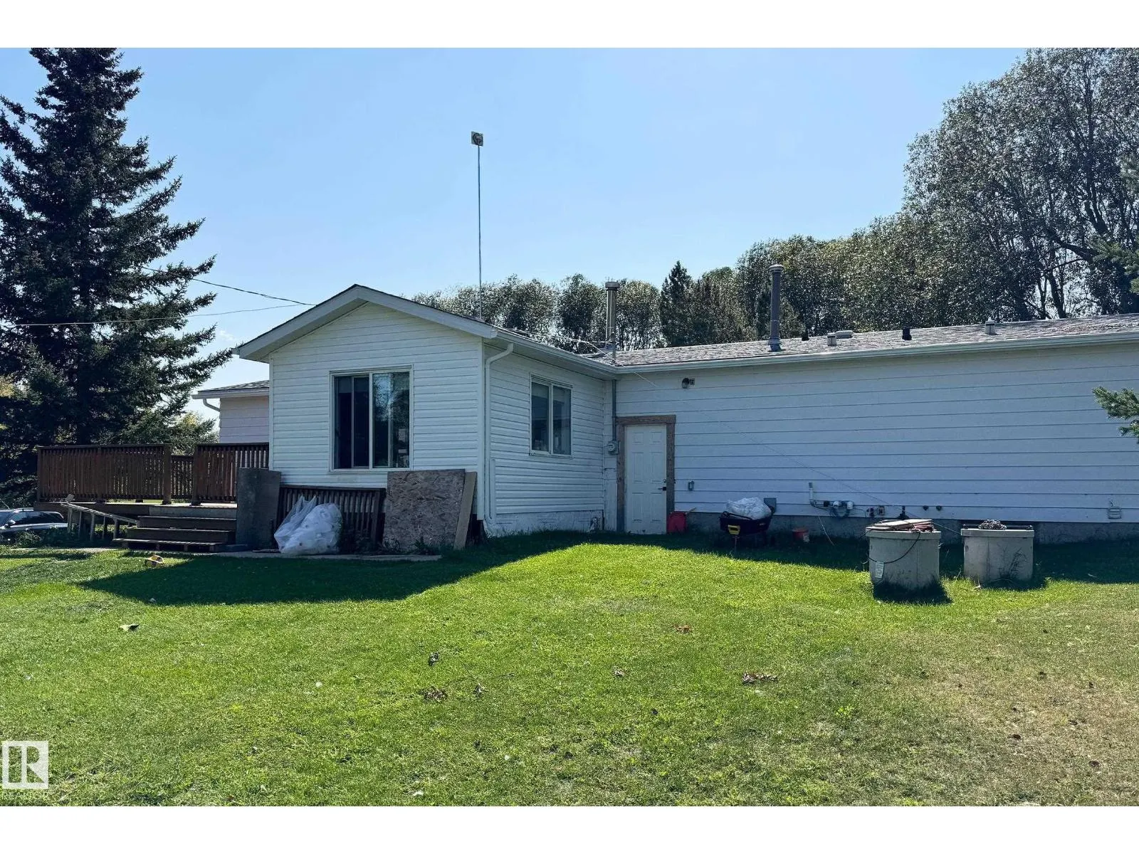 3054 28 AV SW