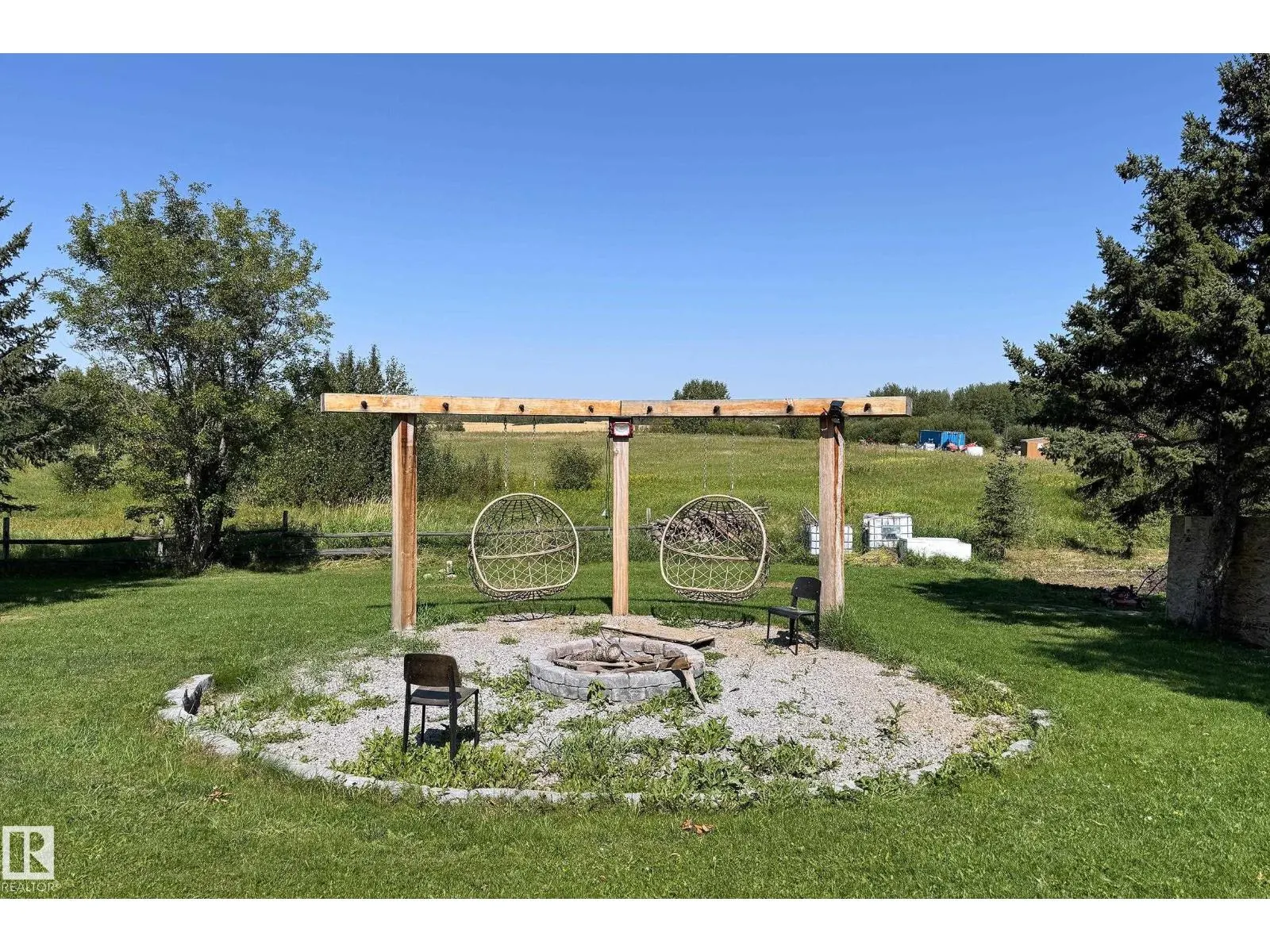 3054 28 AV SW