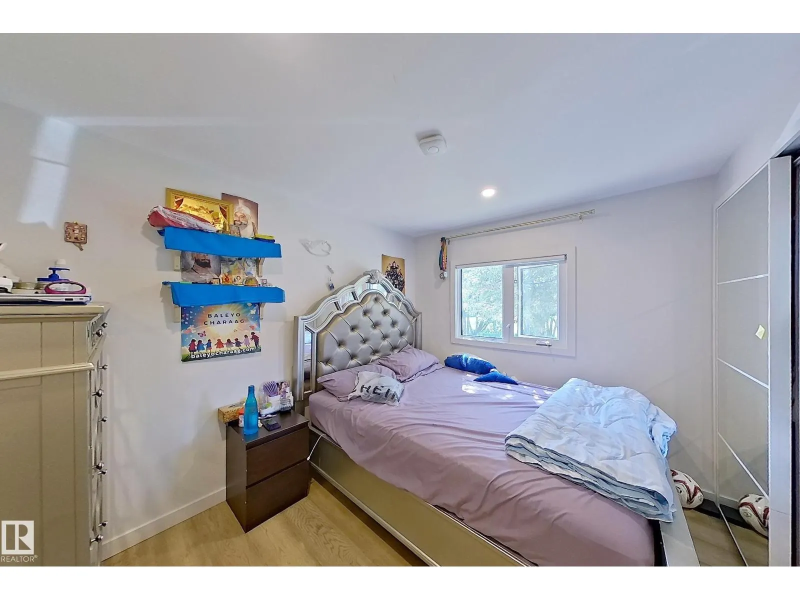 3054 28 AV SW