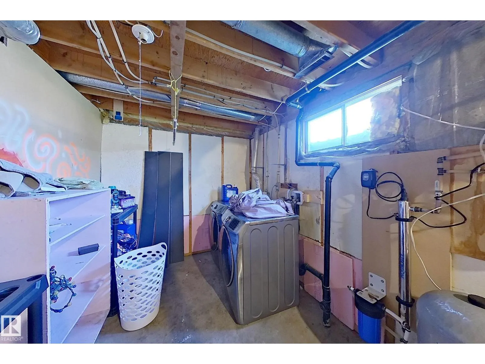 3054 28 AV SW