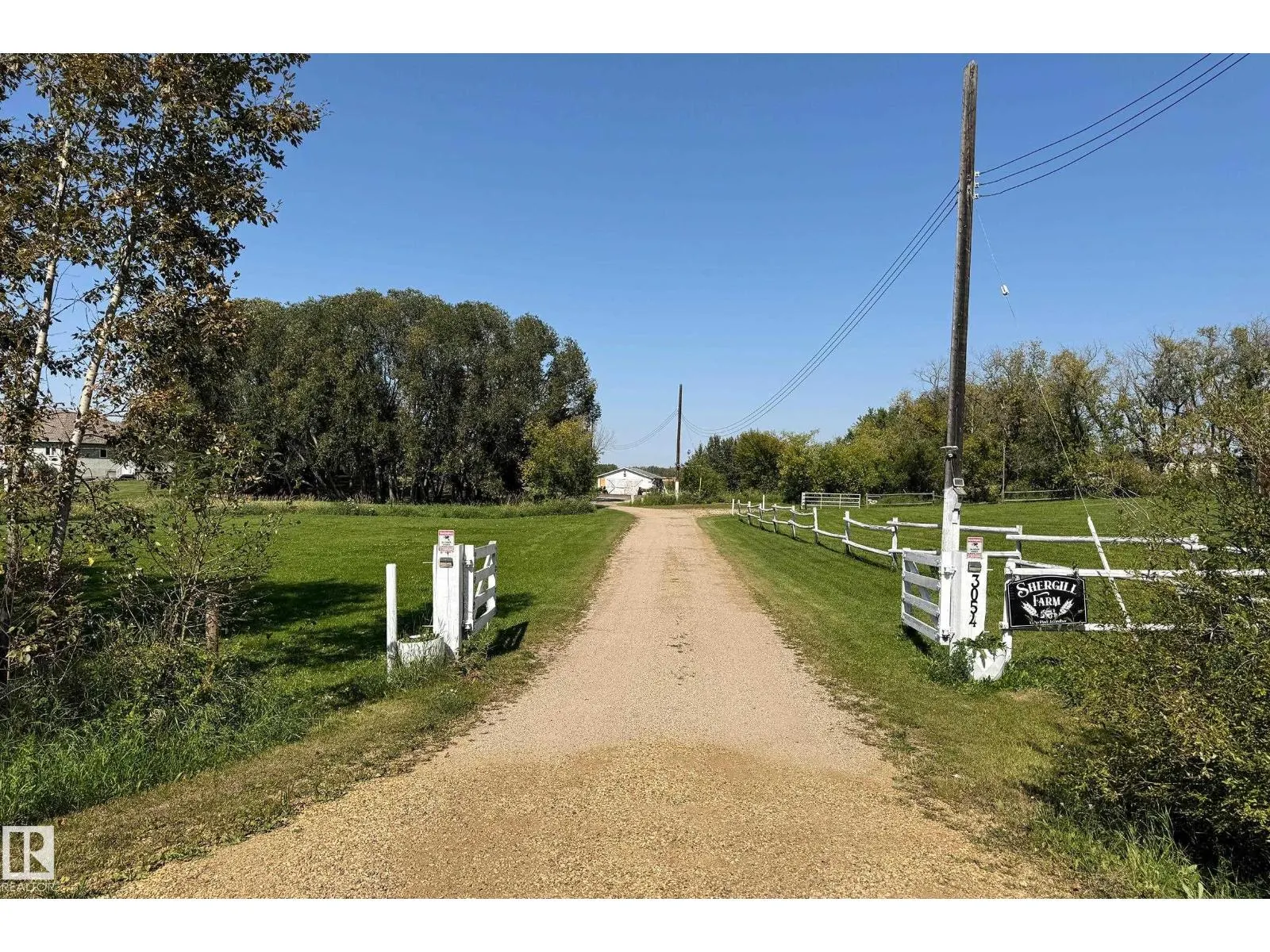 3054 28 AV SW