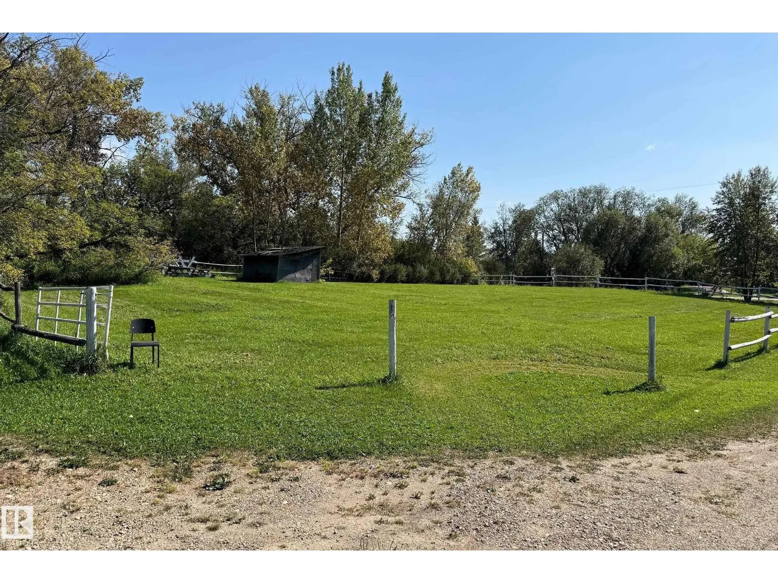 3054 28 AV SW