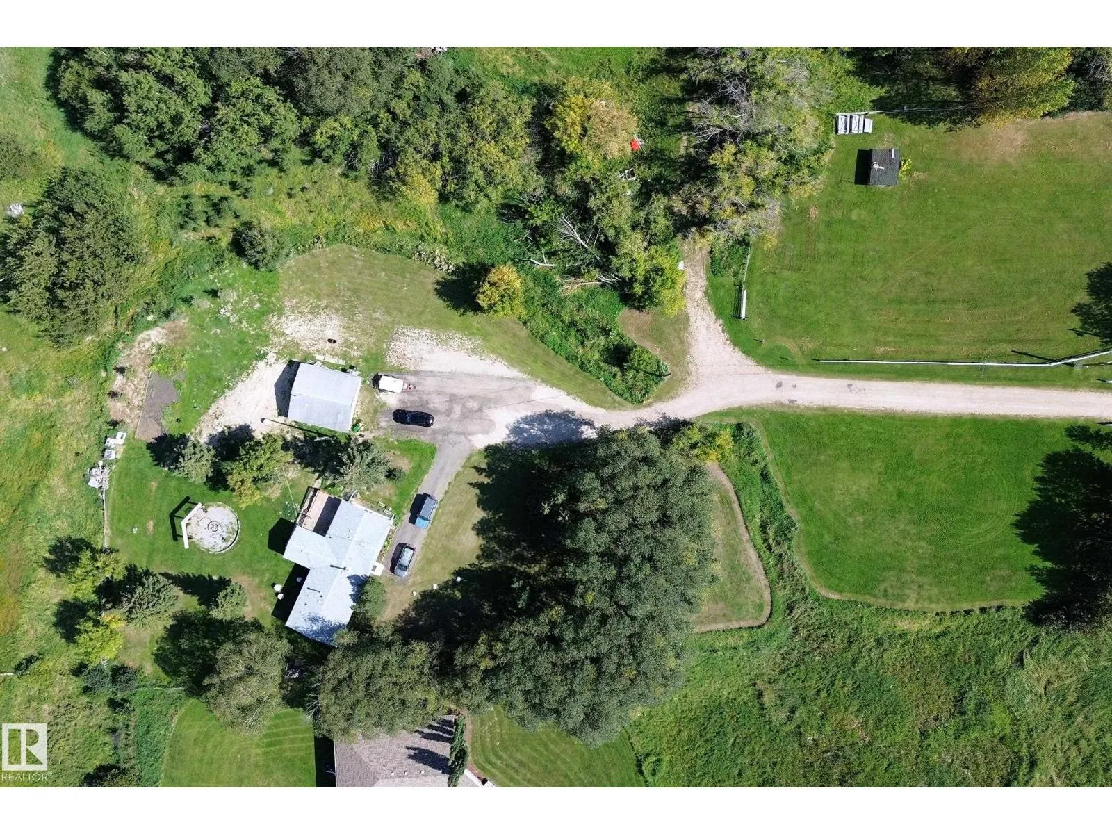 3054 28 AV SW