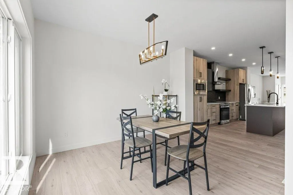 9826 158 ST NW