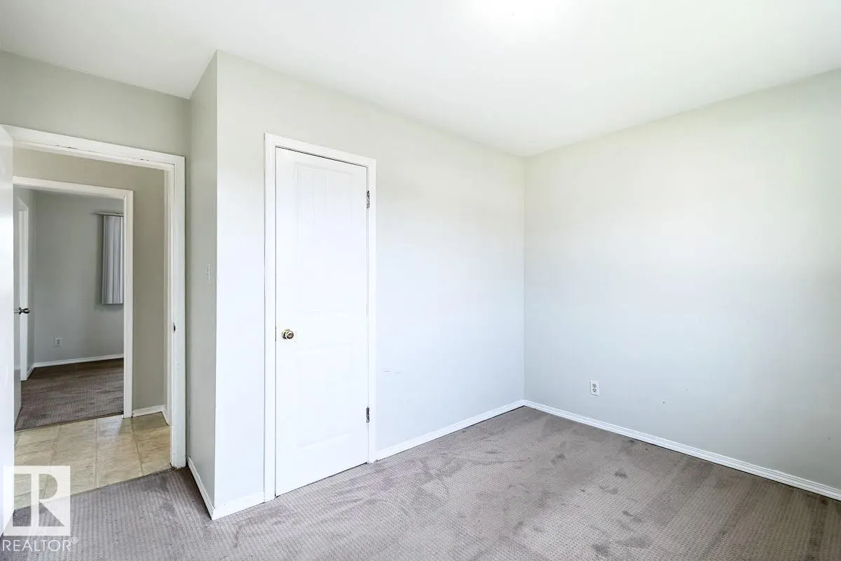 8911 132 AV NW NW