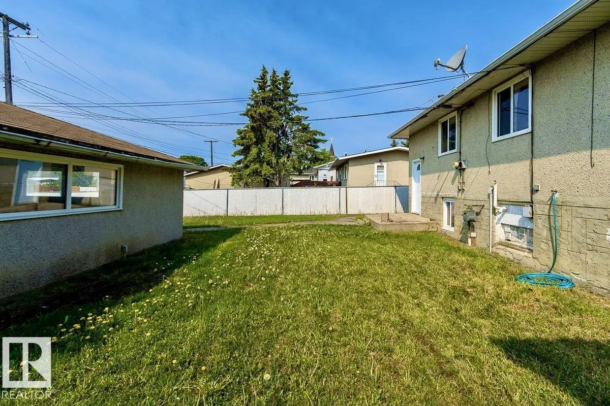 8911 132 AV NW NW