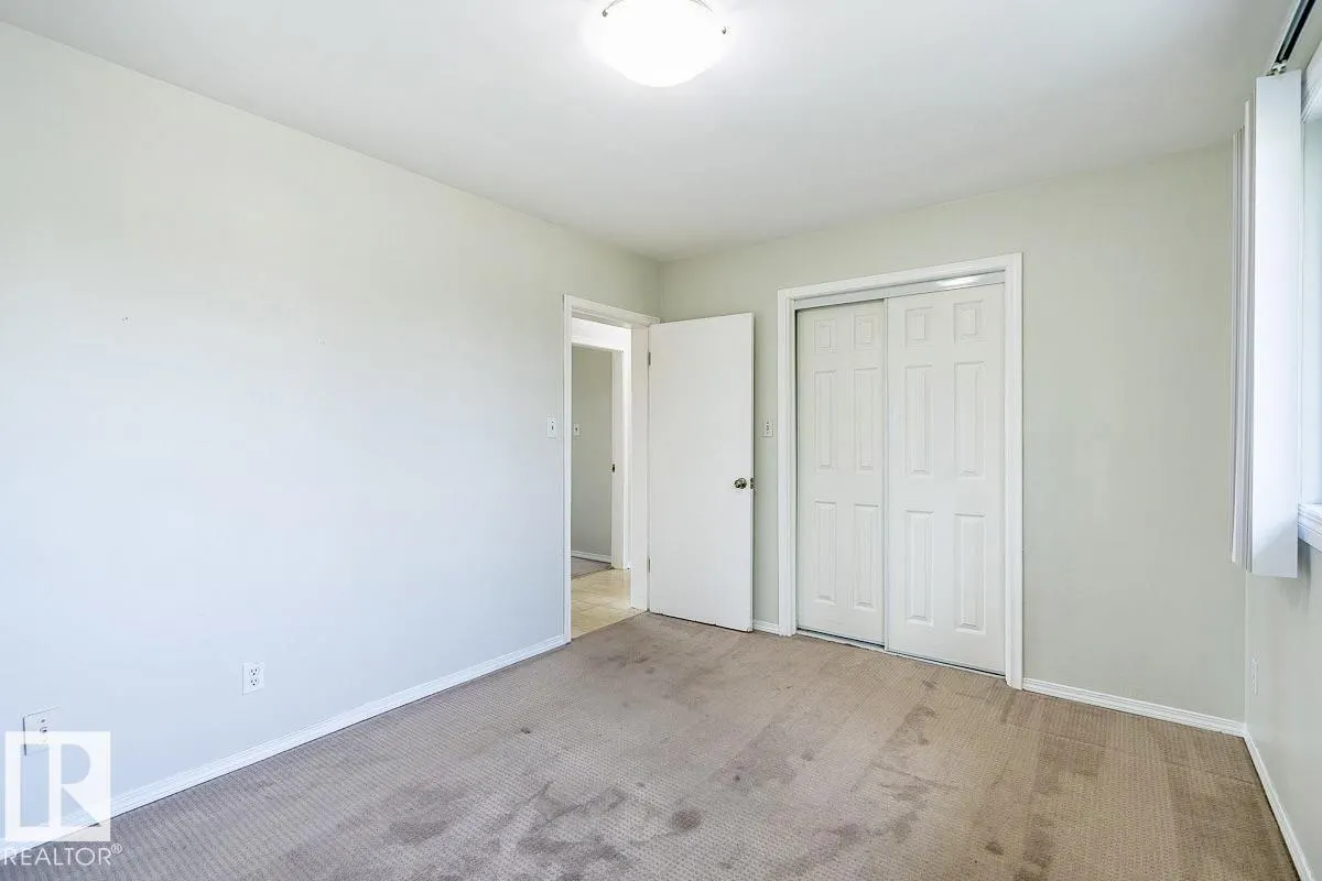 8911 132 AV NW NW