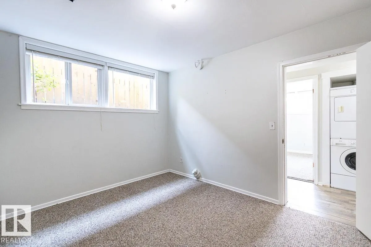 8911 132 AV NW NW