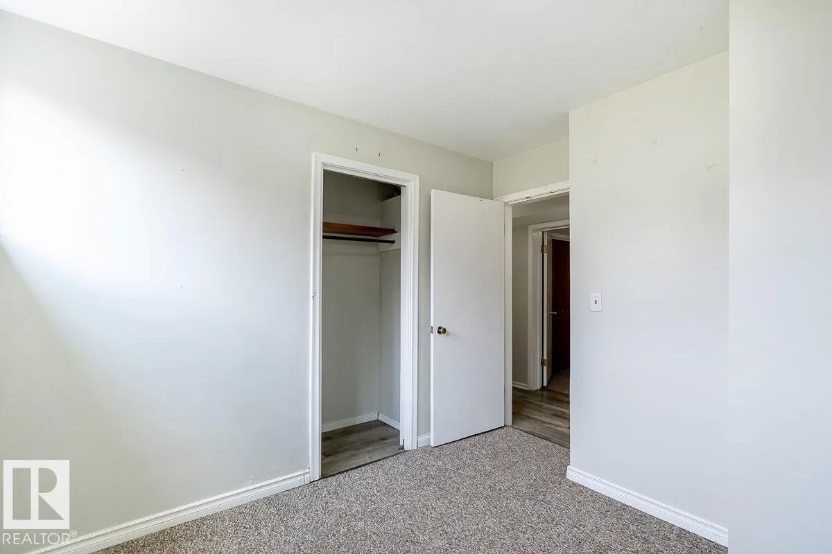 8911 132 AV NW NW