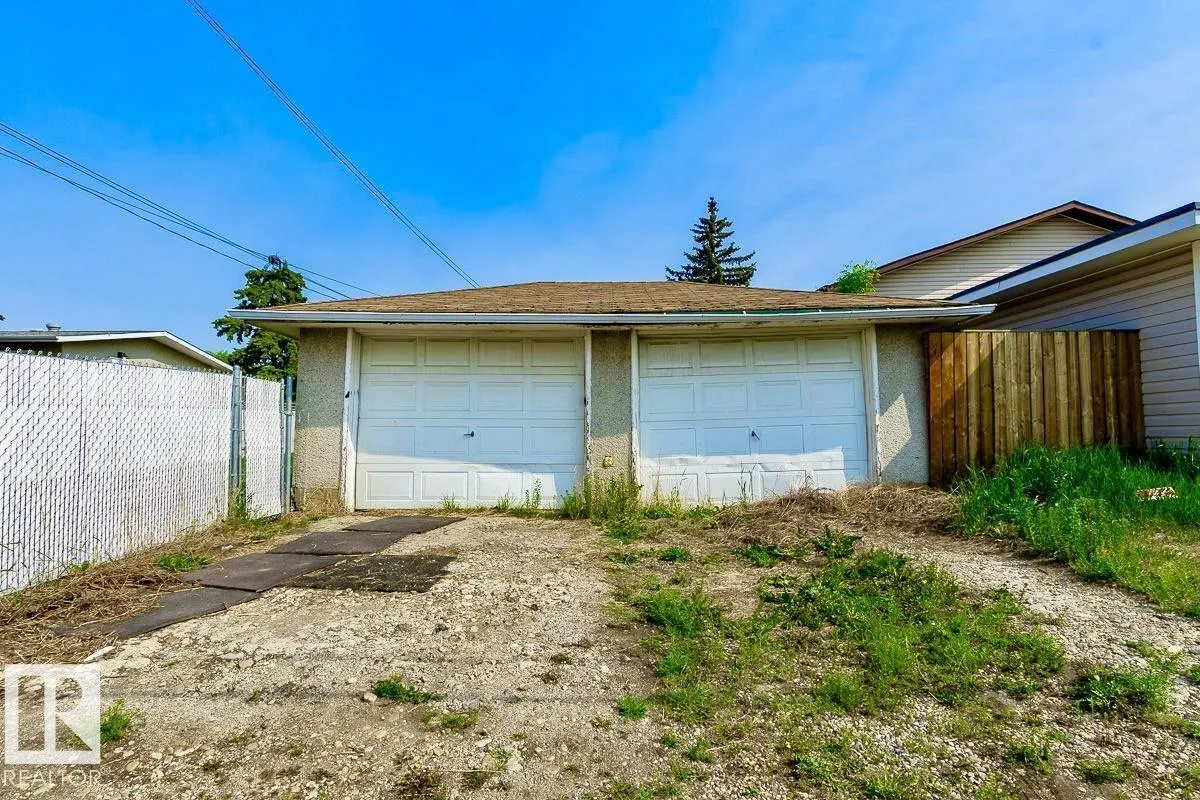 8911 132 AV NW NW
