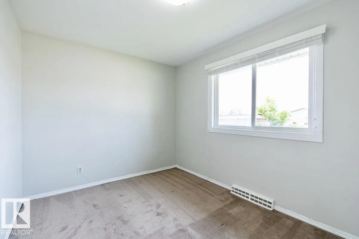 8911 132 AV NW NW