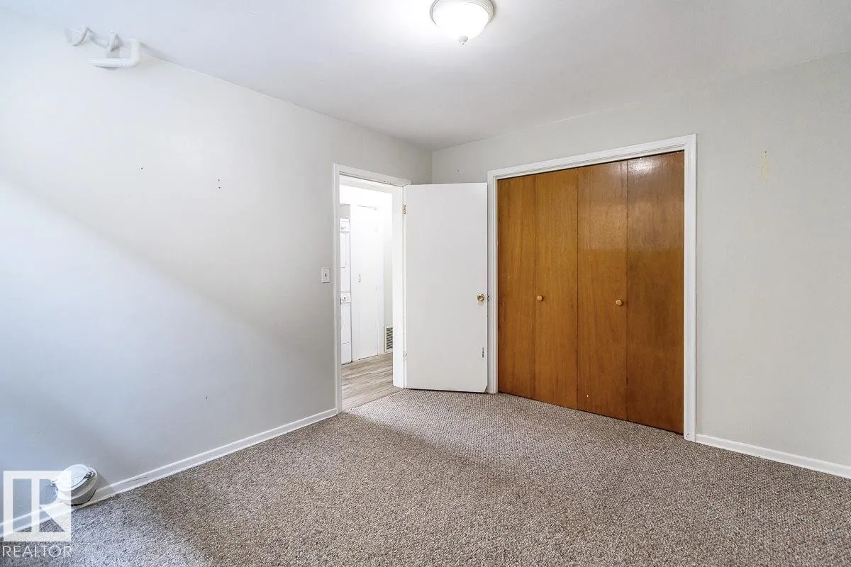 8911 132 AV NW NW