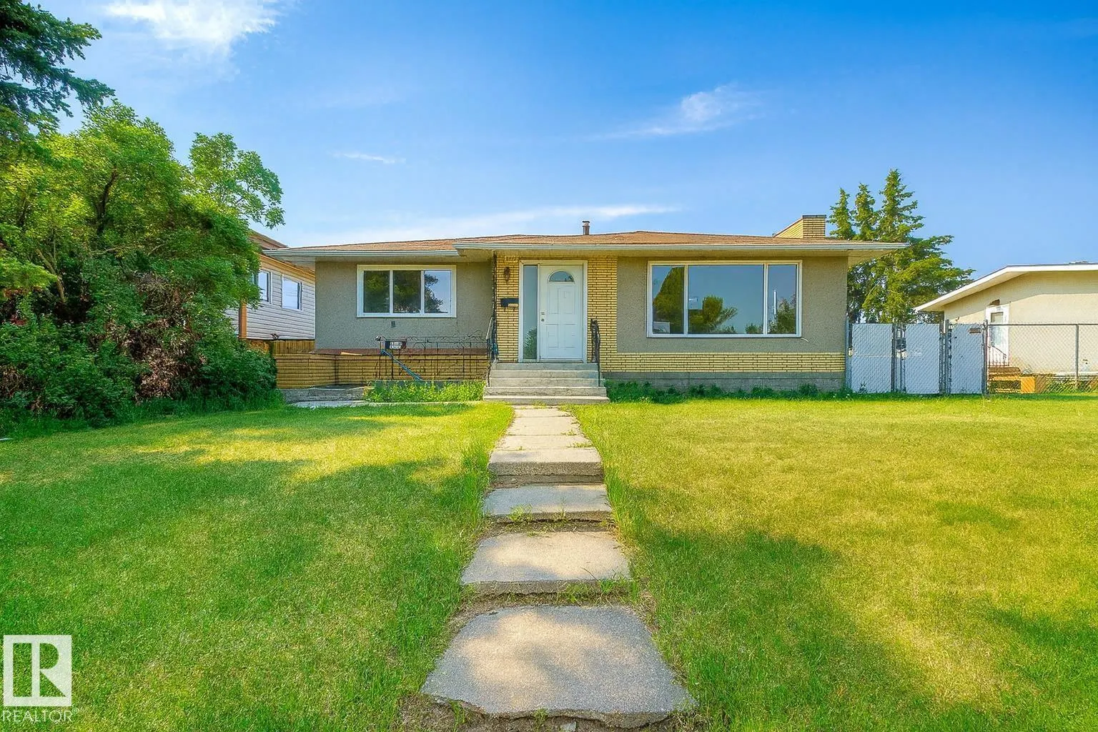 8911 132 AV NW NW
