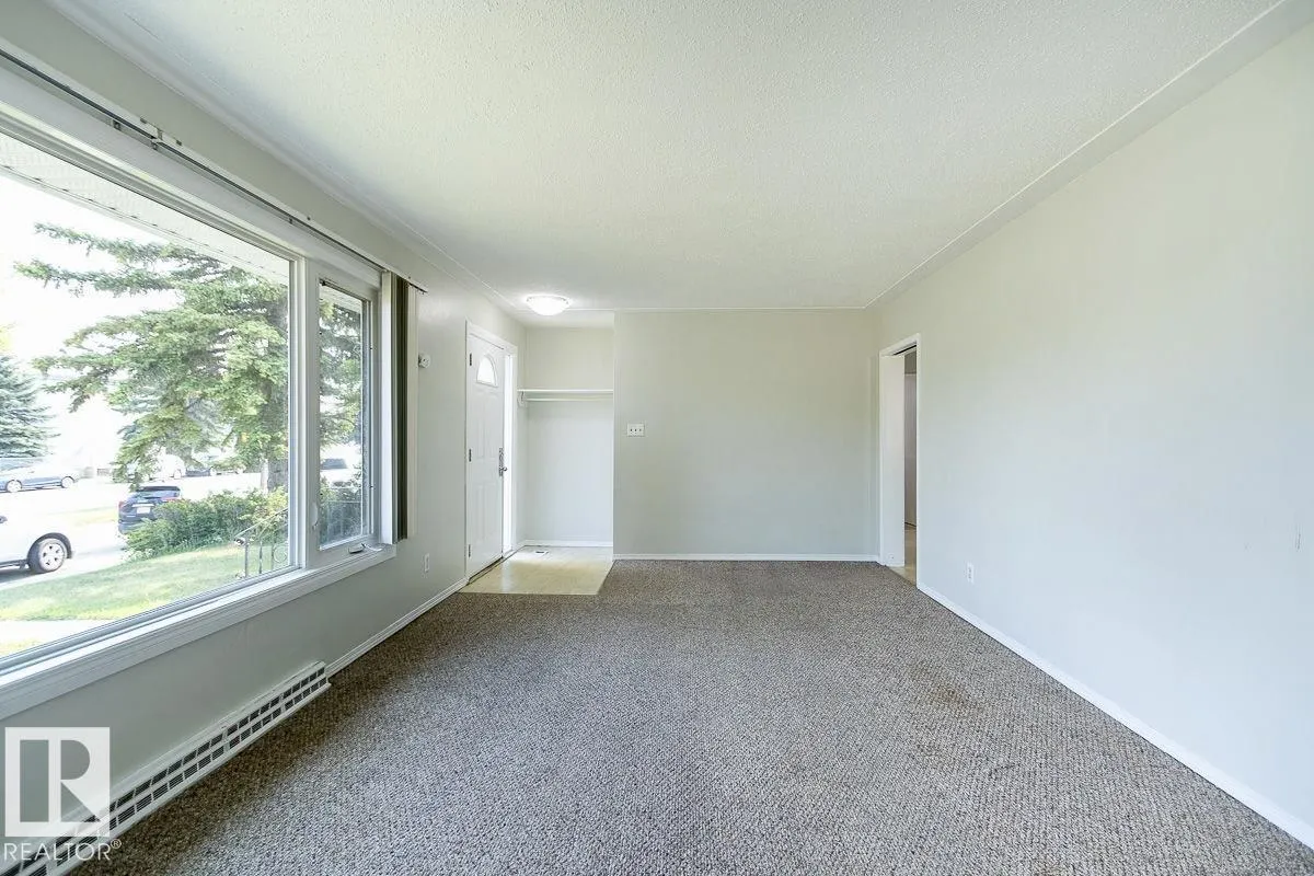 8911 132 AV NW NW