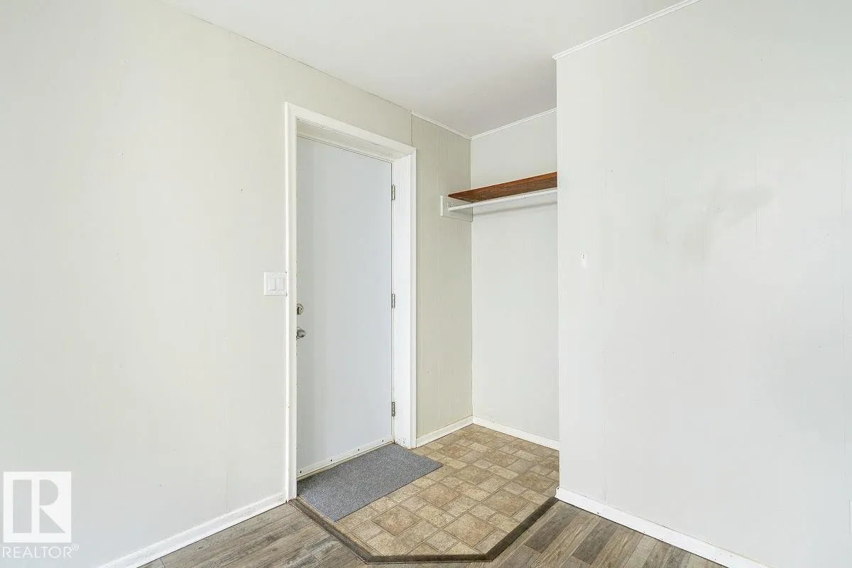 8911 132 AV NW NW