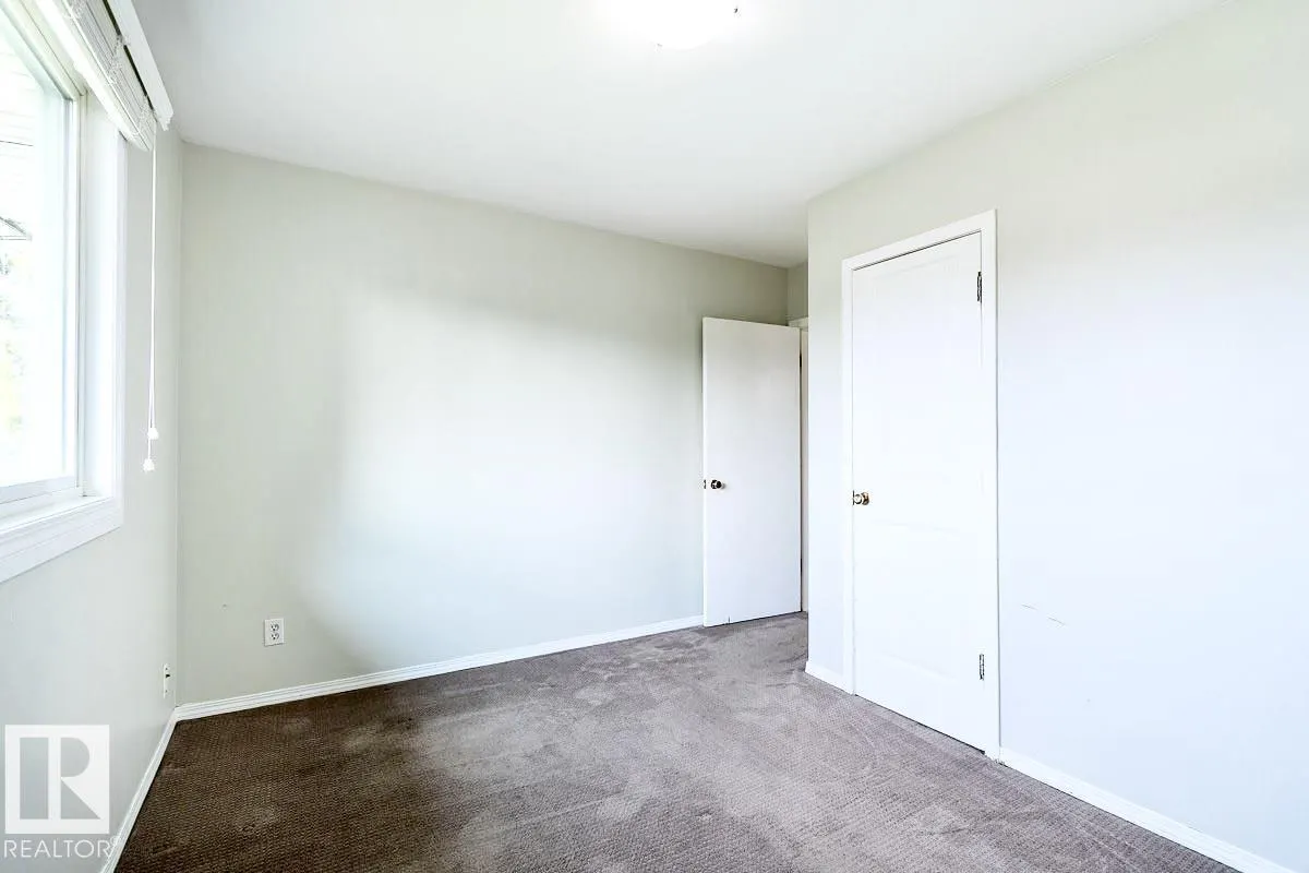8911 132 AV NW NW