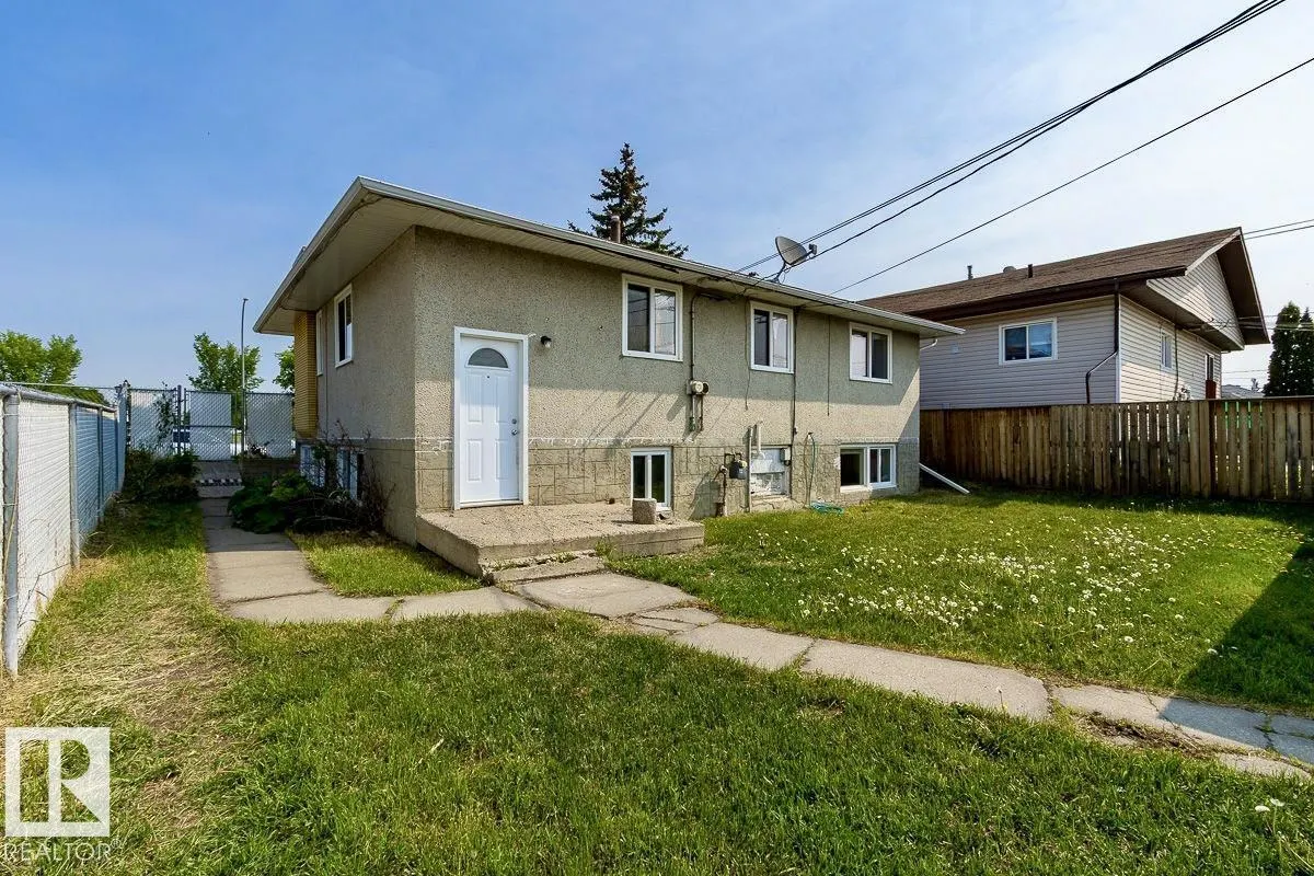 8911 132 AV NW NW