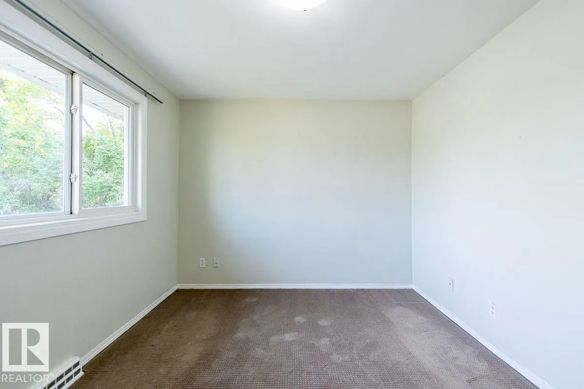 8911 132 AV NW NW