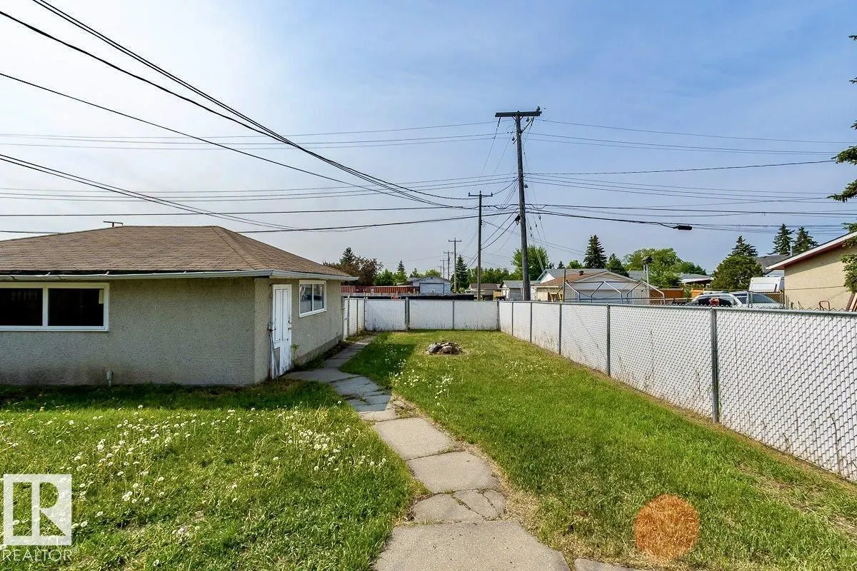 8911 132 AV NW NW