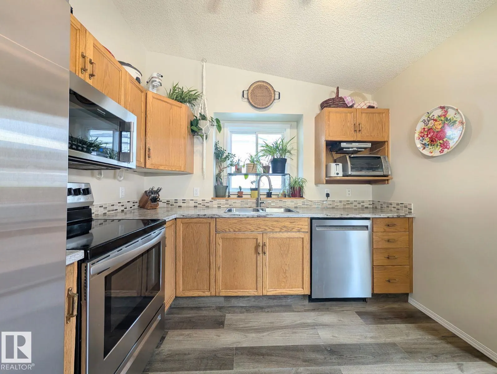 4411 42 ST