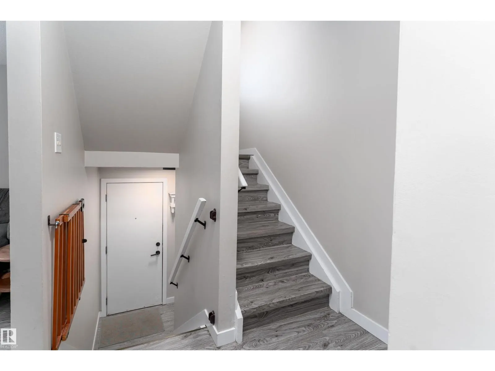 #12 14230 80 ST NW